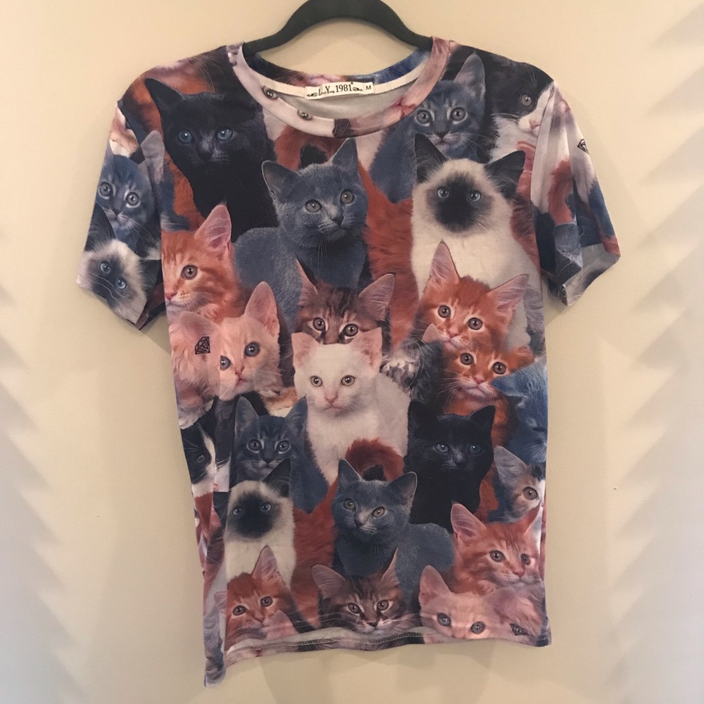Adorable full wrap graphic car shirt!